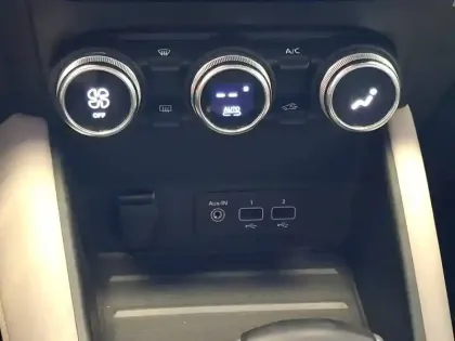Photo 37 Renault Captur  E-Tech Plug-in 160