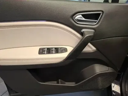 Photo 12 Renault Captur  E-Tech Plug-in 160