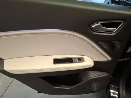 Photo 15 Renault Captur  E-Tech Plug-in 160
