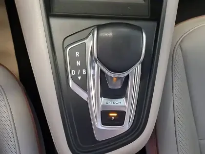 Photo 38 Renault Captur  E-Tech Plug-in 160