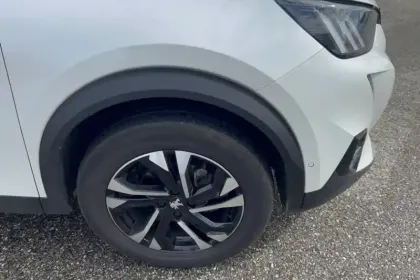 Photo 13 Peugeot 2008  PureTech 130 S&S EAT8
