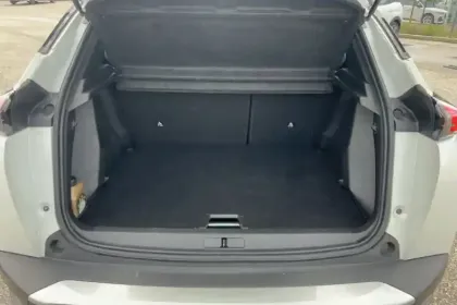 Photo 8 Peugeot 2008  PureTech 130 S&S EAT8