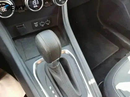 Photo 13 Renault Captur  E-Tech full hybrid 145
