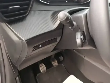 Photo 35 Peugeot 208  PureTech 100 S&S BVM6