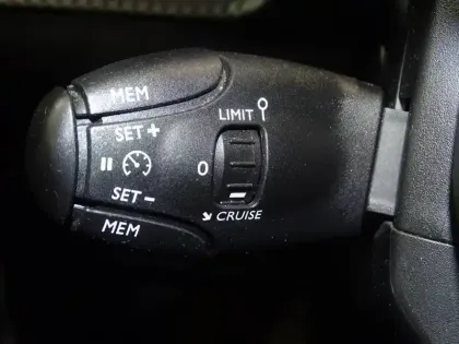 Photo 14 Peugeot 208  1.2 PureTech 100ch S&S Allure 118g