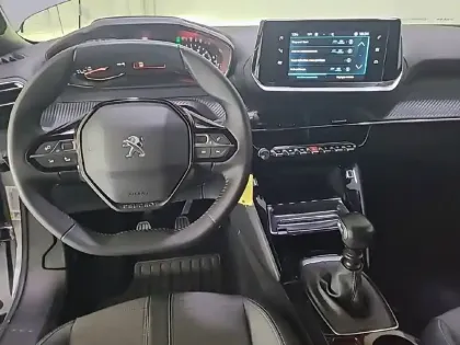 Photo 28 Peugeot 2008  PureTech 130 S&S BVM6