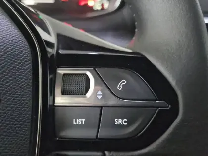 Photo 47 Peugeot 2008  PureTech 130 S&S BVM6