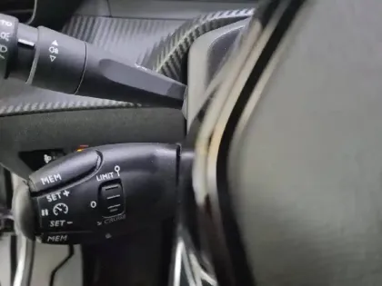 Photo 45 Peugeot 2008  PureTech 130 S&S BVM6