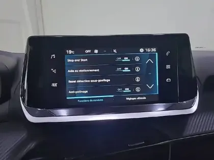 Photo 41 Peugeot 2008  PureTech 130 S&S BVM6