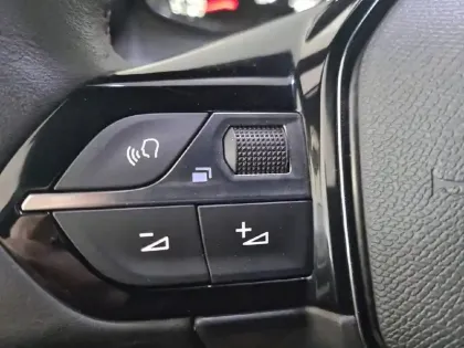 Photo 46 Peugeot 2008  PureTech 130 S&S BVM6