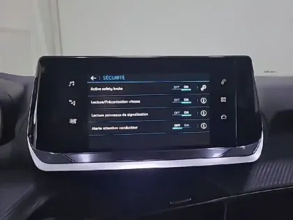Photo 42 Peugeot 2008  PureTech 130 S&S BVM6