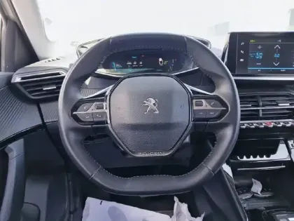 Photo 8 Peugeot 2008  Electrique 136 ch
