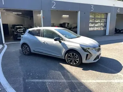 Photo 5 Renault Clio  E-Tech full hybrid 145 ch GSR2