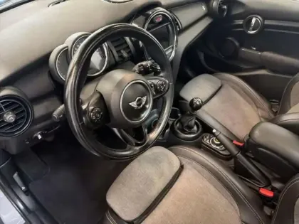 Photo 8 Mini Mini F55 Hatch 5 Portes One 102 ch Edition Blackfriars