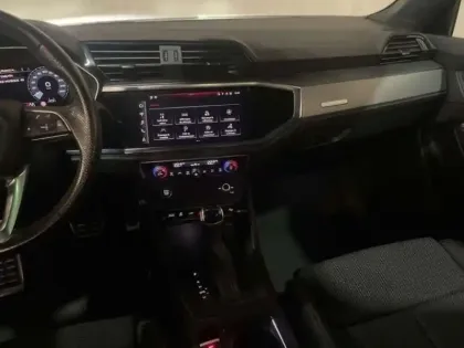 Photo 9 Audi Q3 45 TFSIe 245 ch S tronic 6 S line