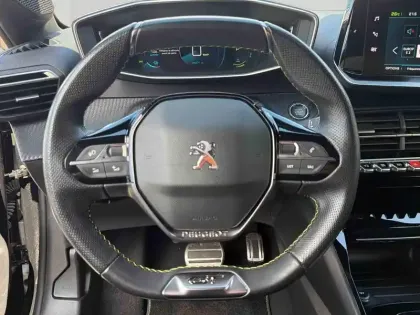Photo 11 Peugeot 208  e- 136ch GT Pack