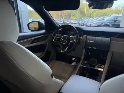 Photo 9 Jaguar F-Pace  P400e Plug-in-Hybrid R-Dynamic SE BVA8 AWD