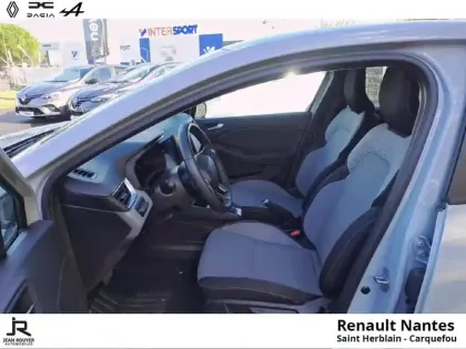 Photo 10 Renault Clio  1.6 E-Tech 145ch full hybrid Evolution - 24