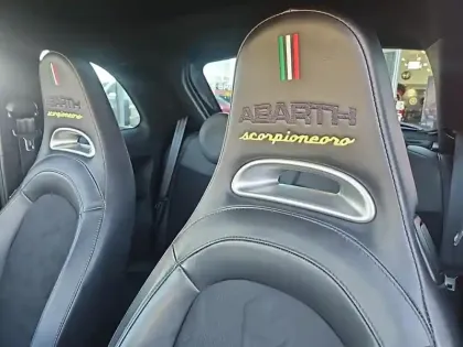 Photo 13 Abarth 500  1.4 Turbo T-Jet 165ch 595 Scorpioneoro