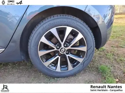 Photo 8 Renault Clio  1.6 E-Tech hybride 140ch Intens - Pack city