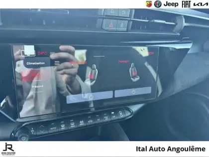 Photo 12 Alfa Romeo Junior  Elettrica 156ch 54kWh Sport Speciale