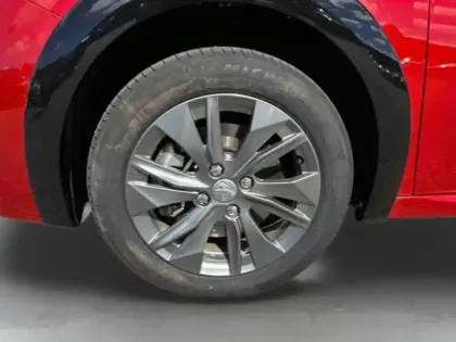 Photo 9 Peugeot 208  e- 136ch Allure Pack