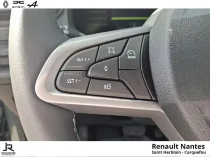 Photo 12 Dacia Duster  1.6 hybrid 140ch Extreme