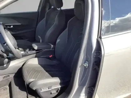 Photo 10 Peugeot 2008  Hybrid 145 ch e-DCS6