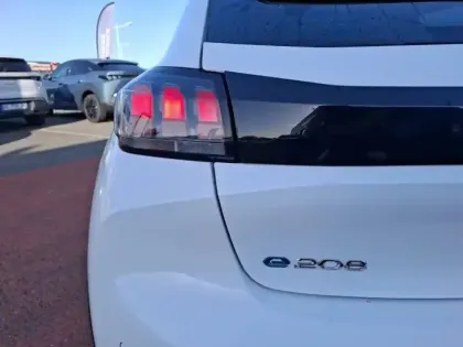 Photo 16 Peugeot 208  Electrique 50 kWh 136ch