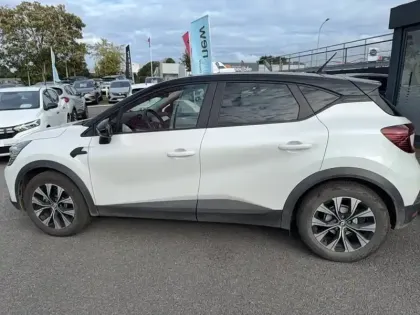 Photo 10 Renault Captur  E-Tech full hybrid 145