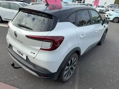 Photo 17 Renault Captur  E-Tech full hybrid 145
