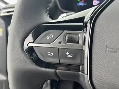 Photo 14 Peugeot 208  Hybrid 110 e-DCS6