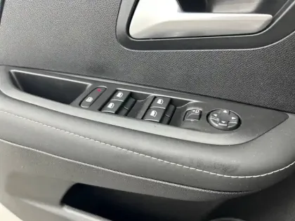 Photo 19 Peugeot 208  Hybrid 110 e-DCS6