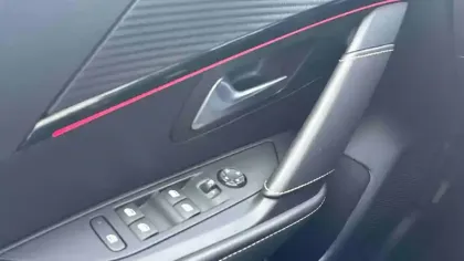 Photo 15 Peugeot 208  Electrique 50 kWh 136ch