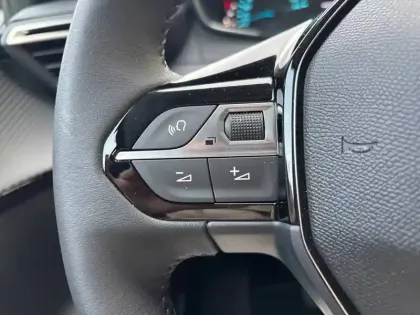 Photo 17 Peugeot 208  Hybrid 110 ch e-DCS6