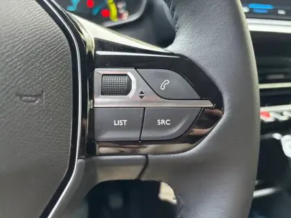 Photo 14 Peugeot 208  Hybrid 110 ch e-DCS6