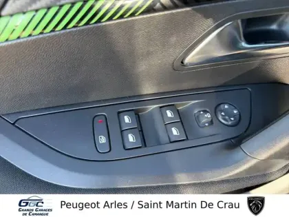 Photo 11 Peugeot 2008  PureTech 100 S&S BVM6