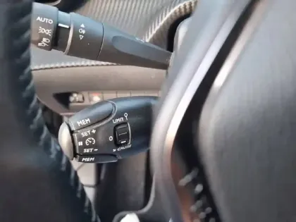 Photo 20 Peugeot 208  PureTech 100 S&S BVM6