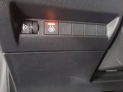 Photo 21 Peugeot 208  Electrique 50 kWh 136ch
