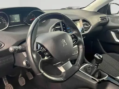 Photo 11 Peugeot 308  Affaire 1.5 BlueHDi 130ch S&S Premium Société  2 Places