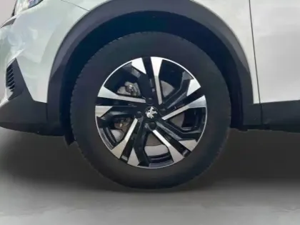 Photo 10 Peugeot 2008  e- 136ch Allure