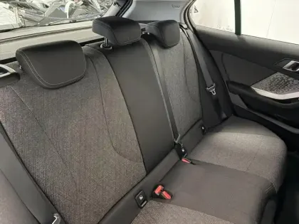 Photo 6 BMW Serie 1 Série 1 116A 122ch M Sport Design DKG7