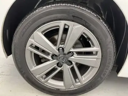 Photo 15 Peugeot 308  BlueHDi 130ch S&S EAT8