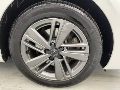 Photo 16 Peugeot 308  BlueHDi 130ch S&S EAT8