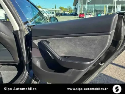 Photo 28 Tesla Model 3  Long-Range RWD