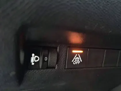 Photo 37 Peugeot 208  BlueHDi 100 S&S BVM6