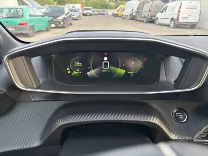 Photo 14 Peugeot 208  PureTech 130 S&S EAT8