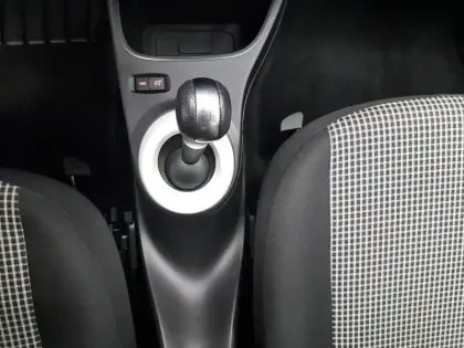 Photo 33 Renault Twingo  III E-Tech