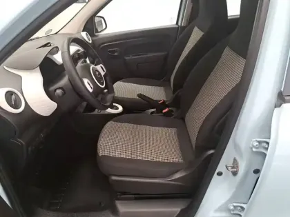 Photo 25 Renault Twingo  III E-Tech