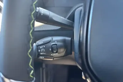 Photo 18 Peugeot 208  Hybrid 145 ch e-DCS6